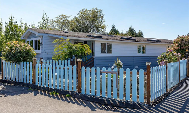64-7701 Central Saanich Road