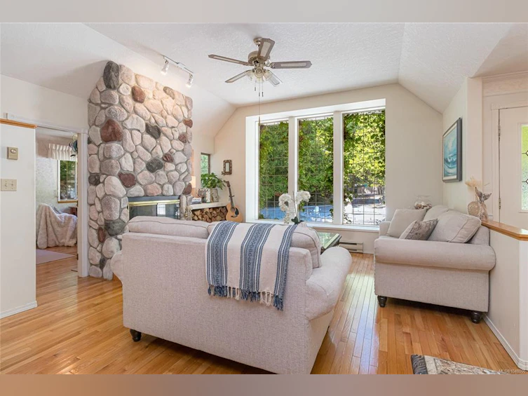 2526 W Island Highway, Qualicum Beach, BC, V9K 1B5 - 20