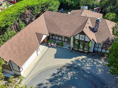 2526 W Island Highway - 2
