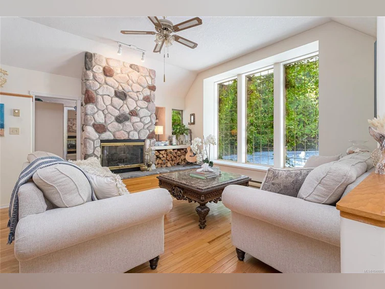 2526 W Island Highway, Qualicum Beach, BC, V9K 1B5 - 3