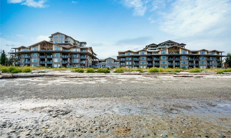 321/322C-181 Beachside Drive