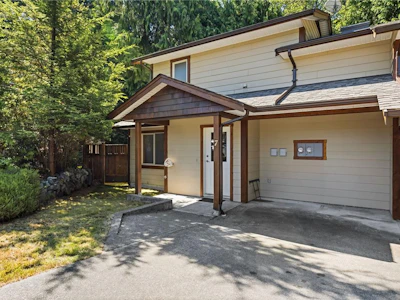 7-1626 Holly Crescent - 2
