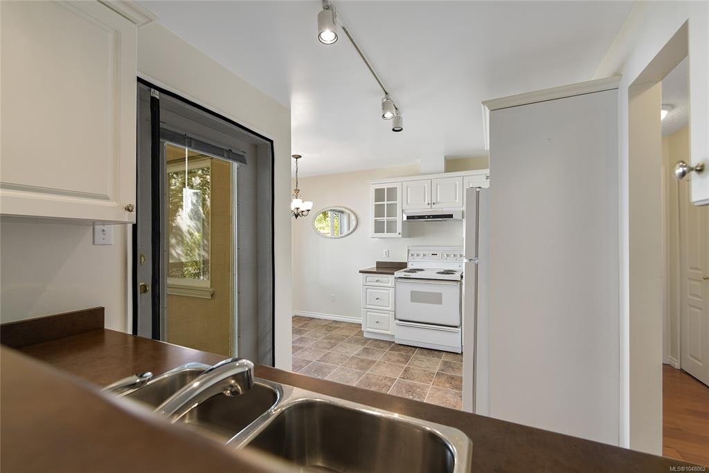 204-1037 Richardson Street, Victoria, BC, V8V 3C6 - 12