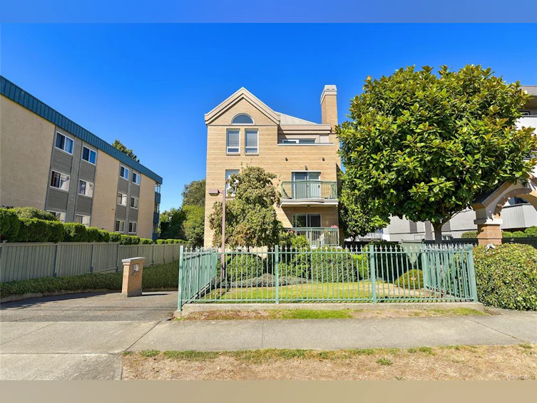 204-1037 Richardson Street, Victoria, BC, V8V 3C6 - 2
