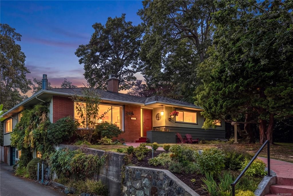 2083 Renfrew Road, Oak Bay, BC, V8P 1S3