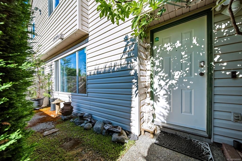 6-1906 Bowen Road - 2
