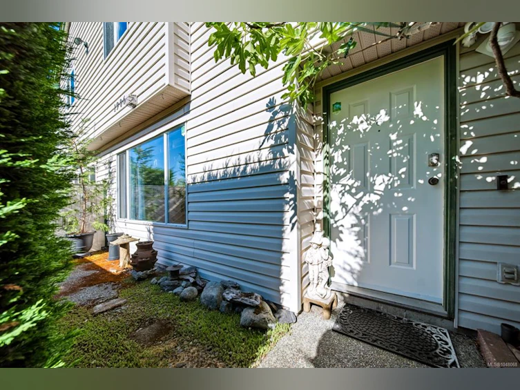 6-1906 Bowen Road, Nanaimo, BC, V9S 5S6 - 2