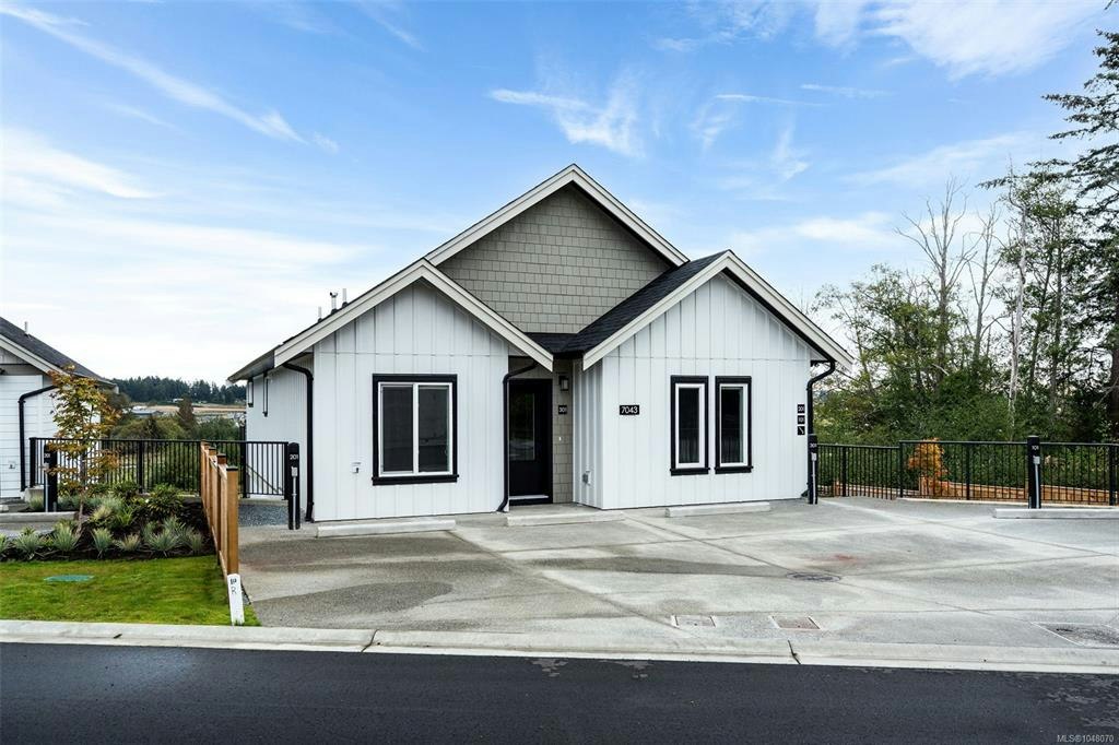 201-7043 Central Saanich Road, Central Saanich, BC, V8M 1Y3