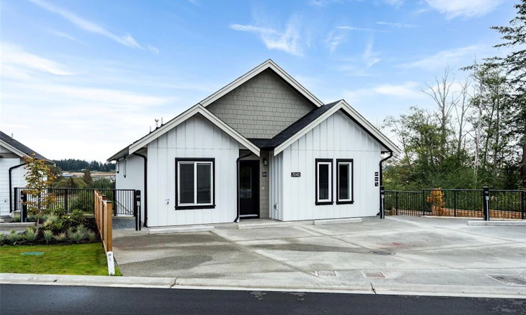 201-7043 Central Saanich Road