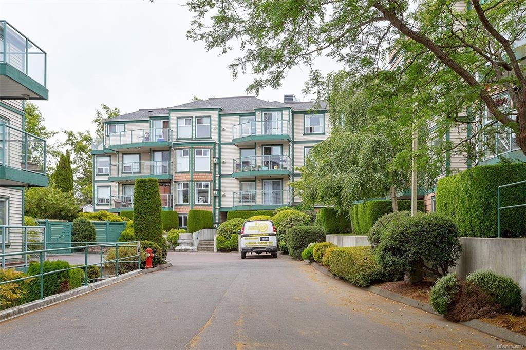 108-898 Vernon Avenue, Saanich, BC, V8X 2W6