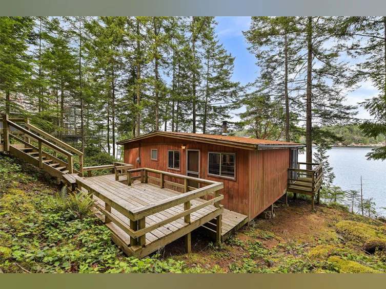 707 Wilks Road, Mayne Island, BC, V0N 2J1