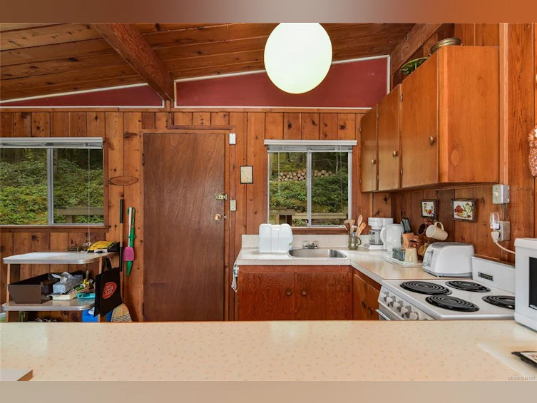 707 Wilks Road, Mayne Island, BC, V0N 2J1 - 13