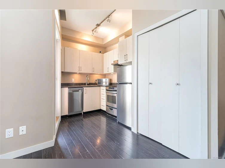 305-1121 Fort Street, Victoria, BC, V8V 3K9 - 10