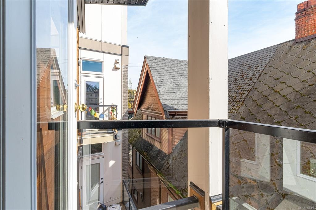 305-1121 Fort Street, Victoria, BC, V8V 3K9 - 17