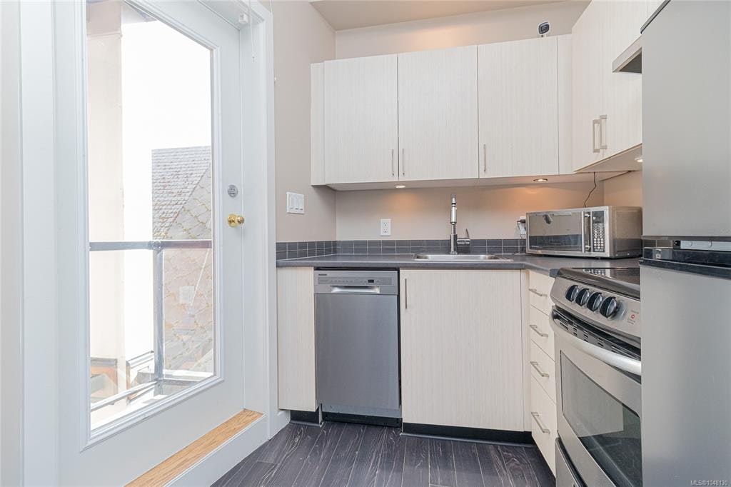 305-1121 Fort Street, Victoria, BC, V8V 3K9 - 11