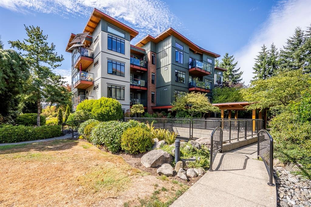 211-2300 Mansfield Drive, Courtenay, BC, V9N 3S3