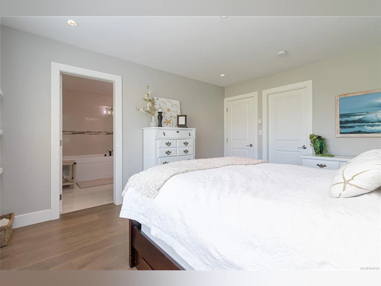 920 Snowdrop Avenue, Saanich, BC, V8Z 2N4 - 17