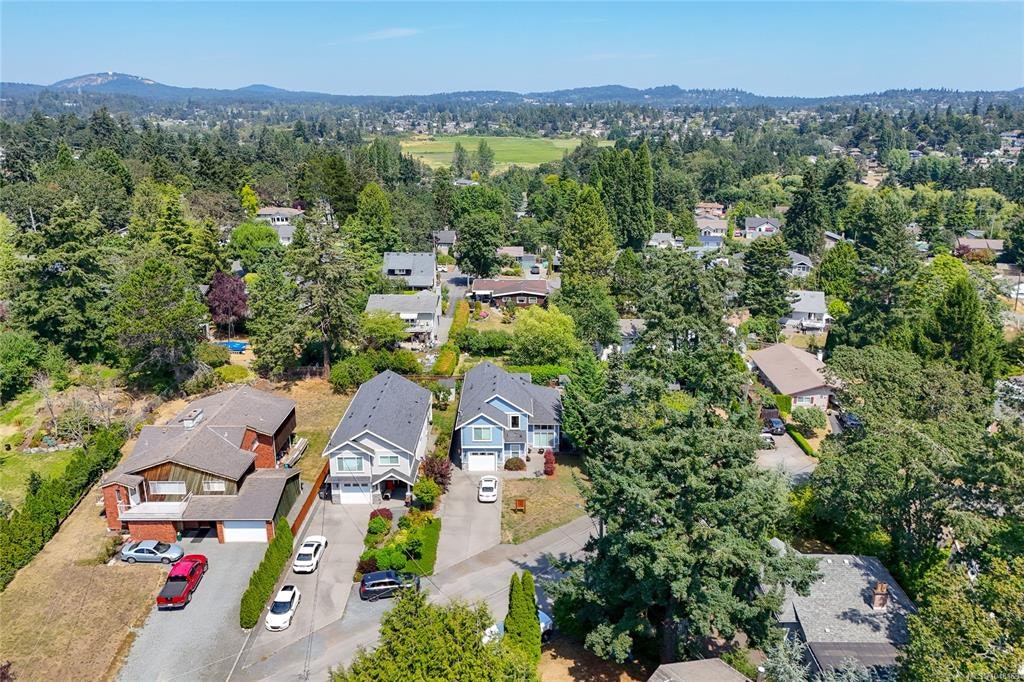 920 Snowdrop Avenue, Saanich, BC, V8Z 2N4 - 41