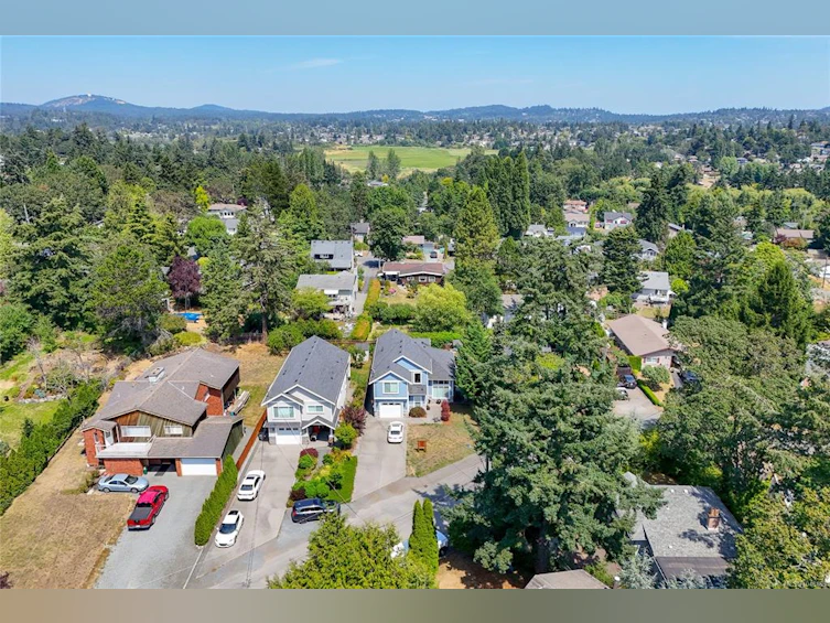 920 Snowdrop Avenue, Saanich, BC, V8Z 2N4 - 41