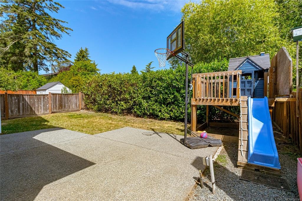 920 Snowdrop Avenue, Saanich, BC, V8Z 2N4 - 40