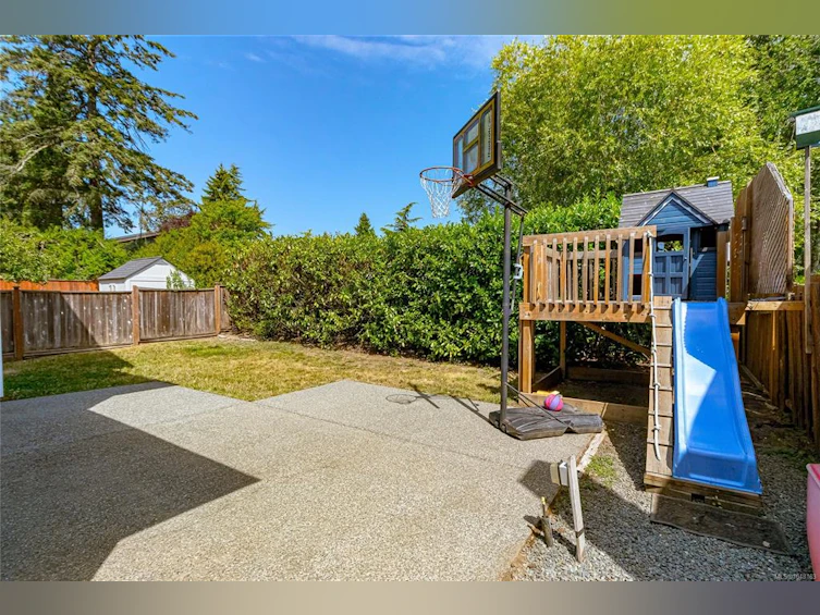 920 Snowdrop Avenue, Saanich, BC, V8Z 2N4 - 40