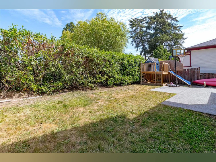 920 Snowdrop Avenue, Saanich, BC, V8Z 2N4 - 37