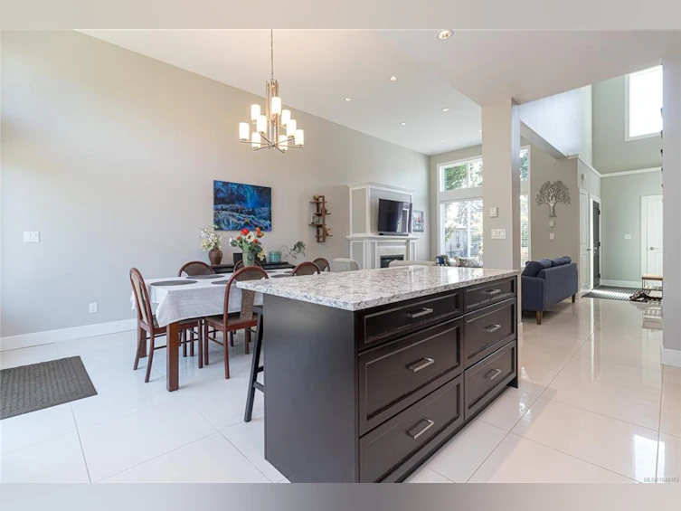 920 Snowdrop Avenue, Saanich, BC, V8Z 2N4 - 14