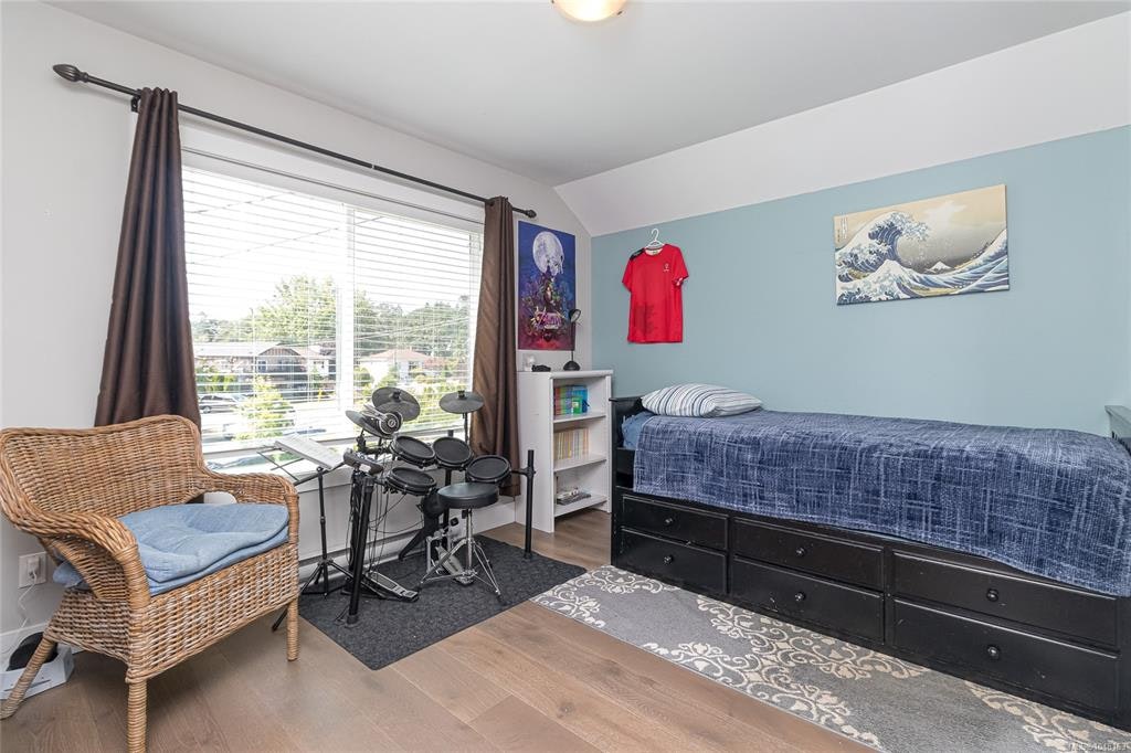 920 Snowdrop Avenue, Saanich, BC, V8Z 2N4 - 23