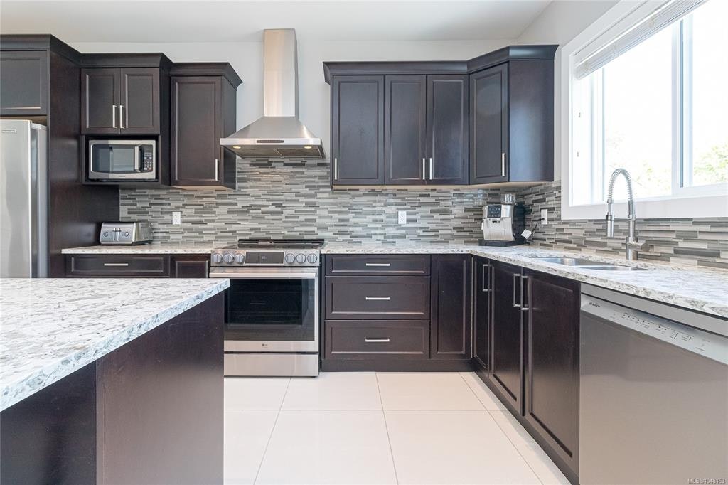 920 Snowdrop Avenue, Saanich, BC, V8Z 2N4 - 12