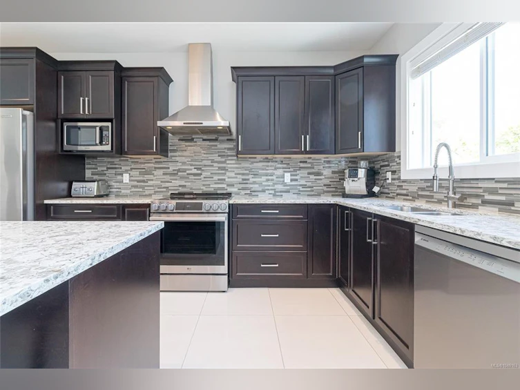 920 Snowdrop Avenue, Saanich, BC, V8Z 2N4 - 12