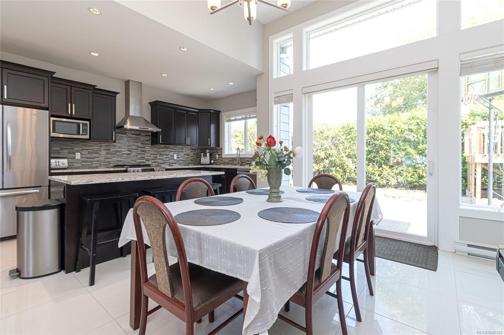 920 Snowdrop Avenue, Saanich, BC, V8Z 2N4 - 10