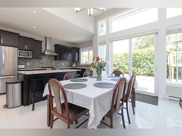 920 Snowdrop Avenue, Saanich, BC, V8Z 2N4 - 10