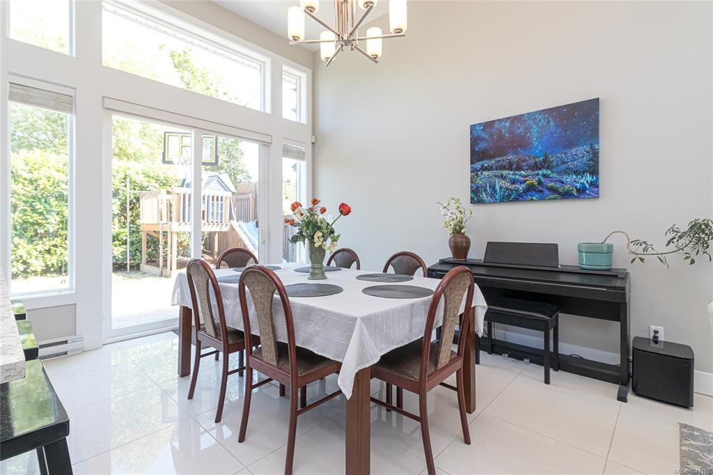 920 Snowdrop Avenue, Saanich, BC, V8Z 2N4 - 9
