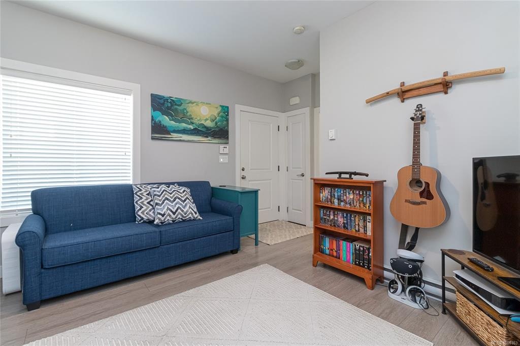 920 Snowdrop Avenue, Saanich, BC, V8Z 2N4 - 32