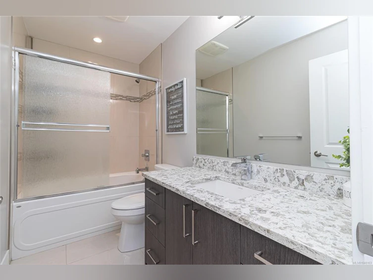 920 Snowdrop Avenue, Saanich, BC, V8Z 2N4 - 22