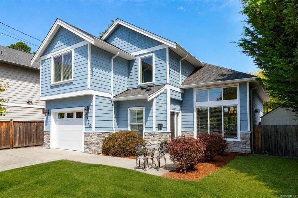 920 Snowdrop Avenue, Saanich, BC, V8Z 2N4