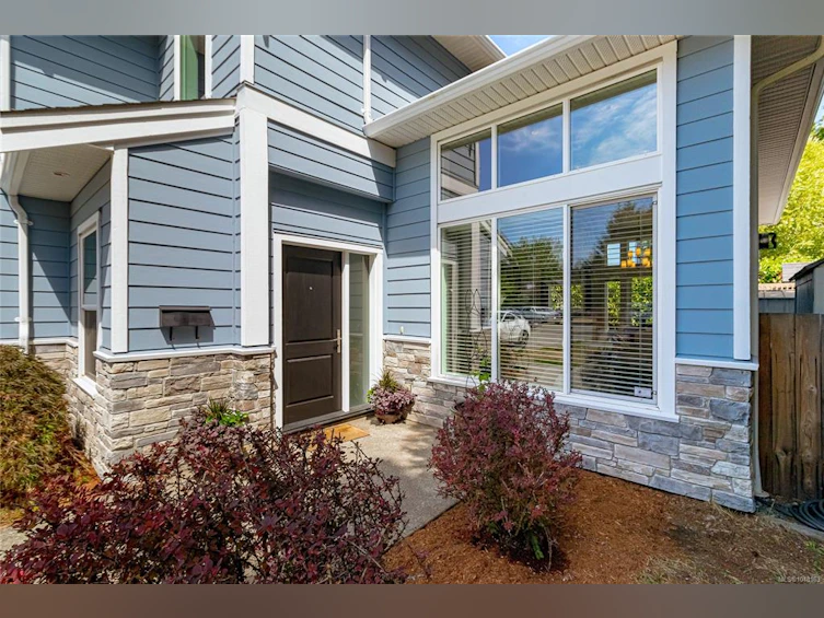 920 Snowdrop Avenue, Saanich, BC, V8Z 2N4 - 2