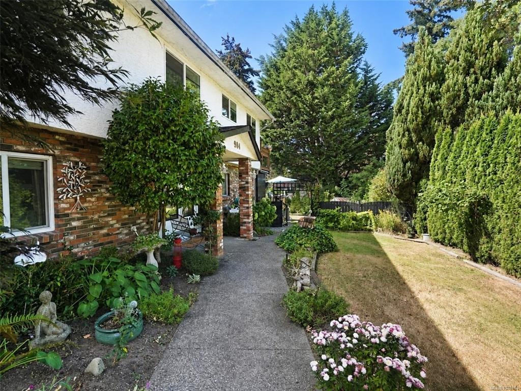 904 Rankin Road, Esquimalt, BC, V9A 6V6