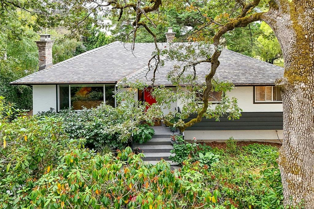 3960 Cumberland Road, Saanich, BC, V8P 3J8