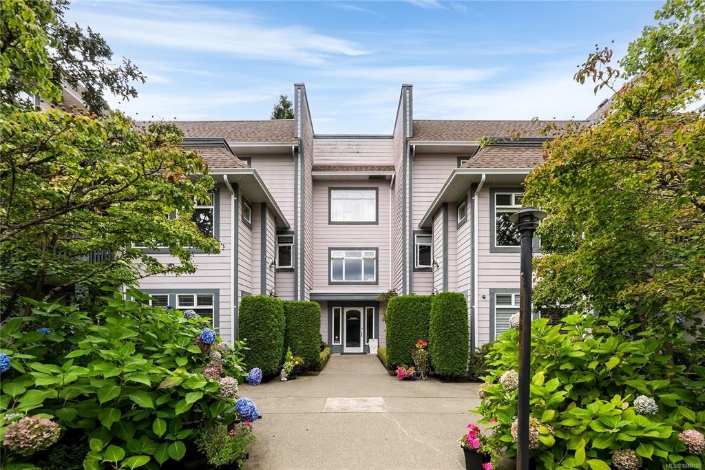 102-1196 Sluggett Road, Central Saanich, BC, V8M 2J3