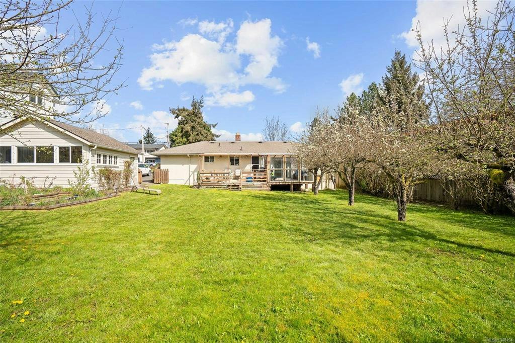 625 Broadway Street, Saanich, BC, V8Z 2G5 - 38