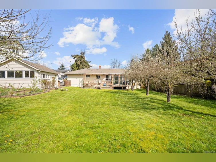 625 Broadway Street, Saanich, BC, V8Z 2G5 - 38