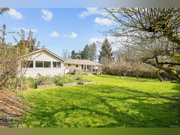 625 Broadway Street, Saanich, BC, V8Z 2G5 - 34