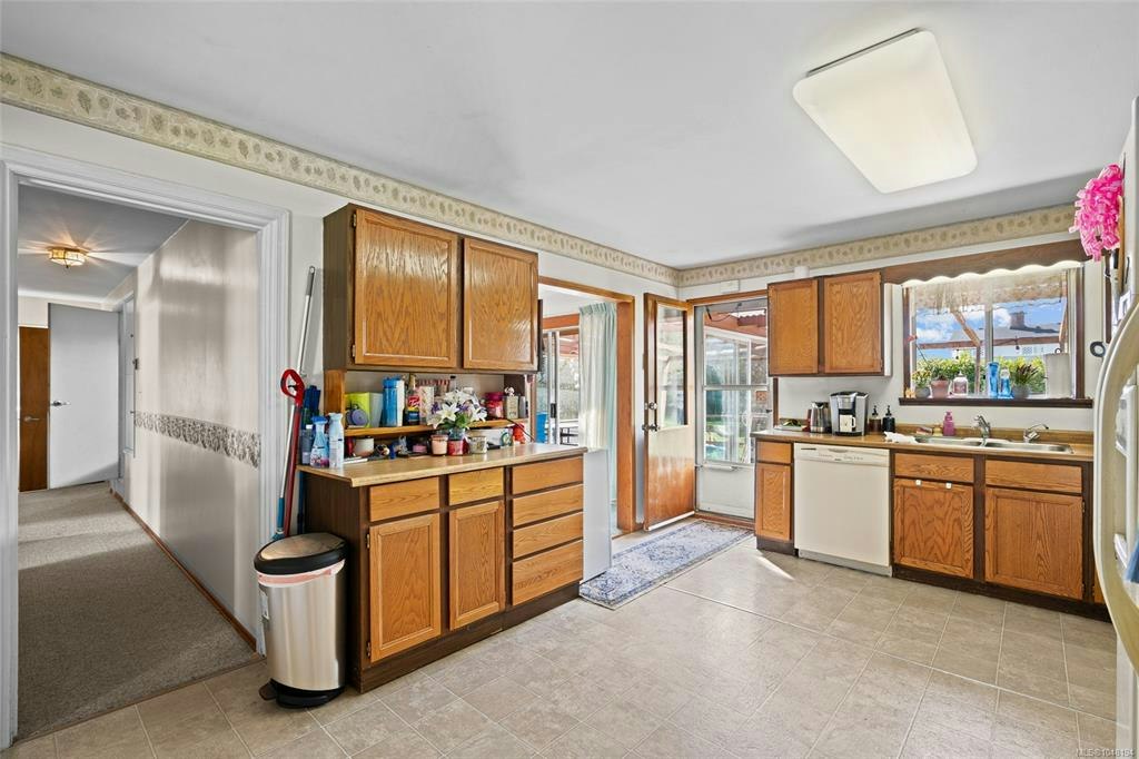 625 Broadway Street, Saanich, BC, V8Z 2G5 - 10