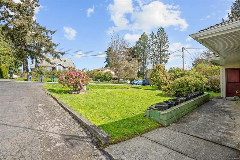 625 Broadway Street, Saanich, BC, V8Z 2G5 - 45