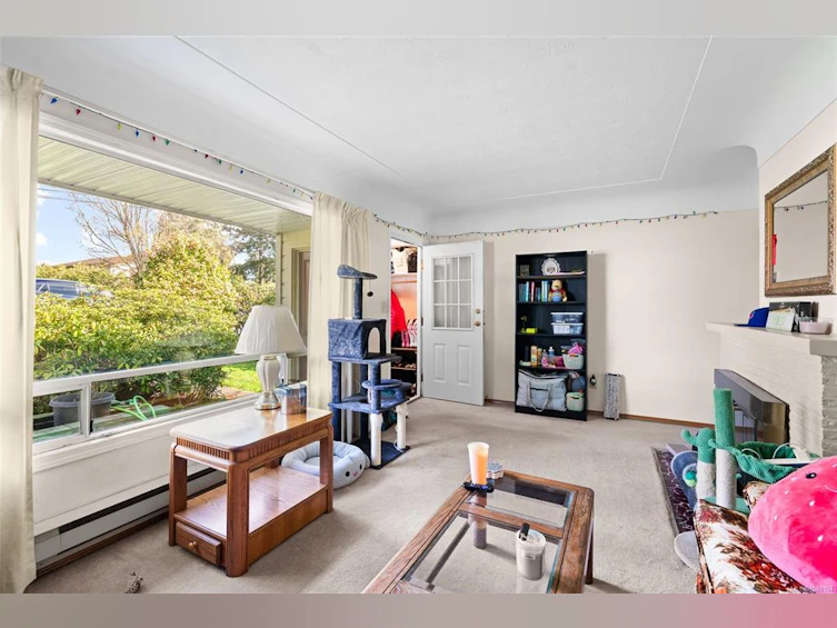 625 Broadway Street, Saanich, BC, V8Z 2G5 - 3