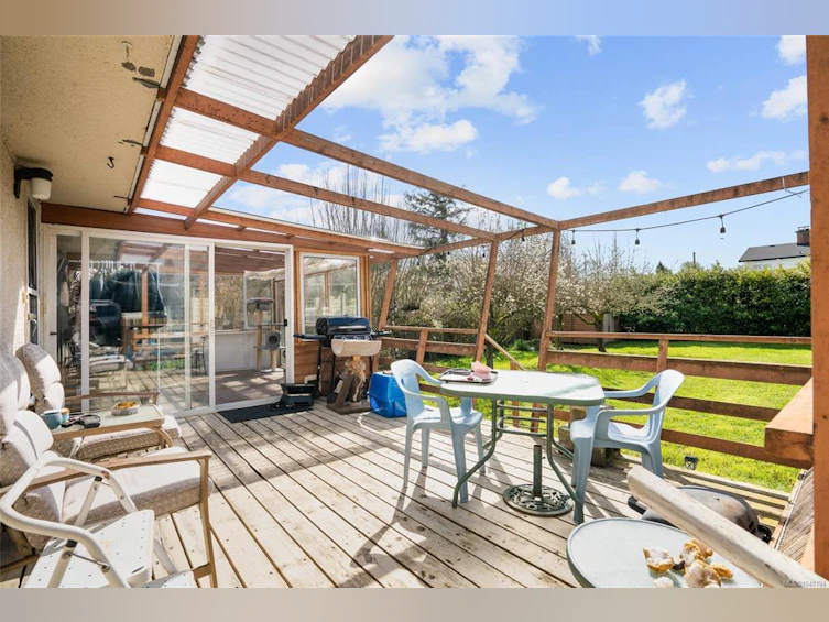 625 Broadway Street, Saanich, BC, V8Z 2G5 - 30