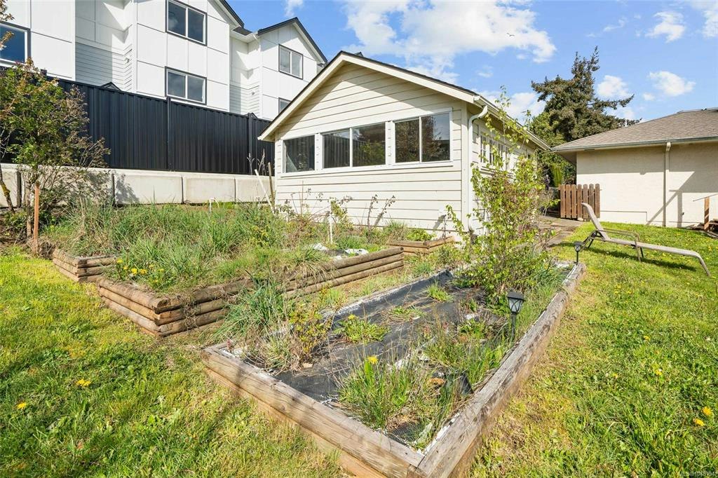 625 Broadway Street, Saanich, BC, V8Z 2G5 - 36