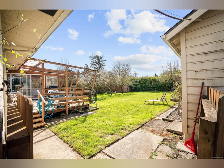 625 Broadway Street, Saanich, BC, V8Z 2G5 - 44