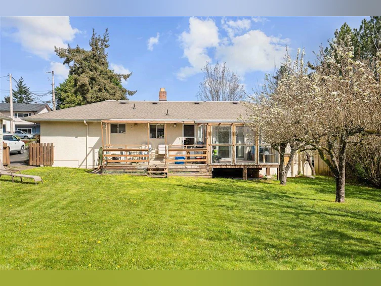 625 Broadway Street, Saanich, BC, V8Z 2G5 - 39